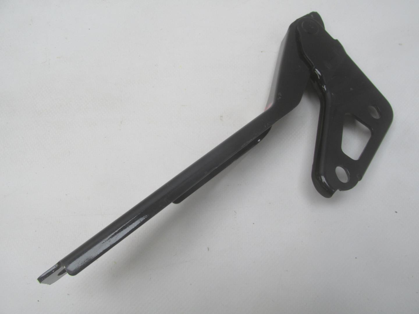 Петля капота левая