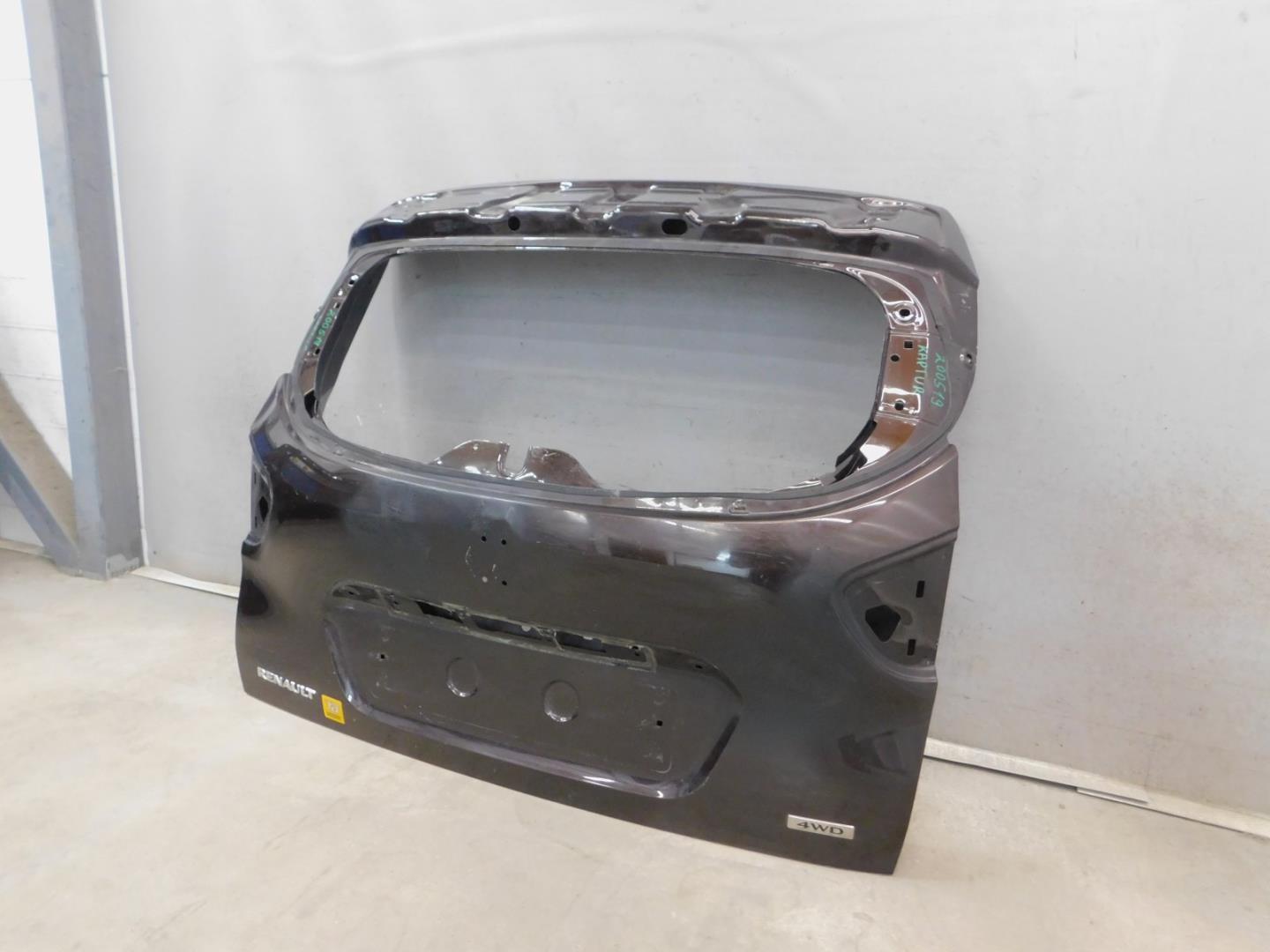 Дверь багажника