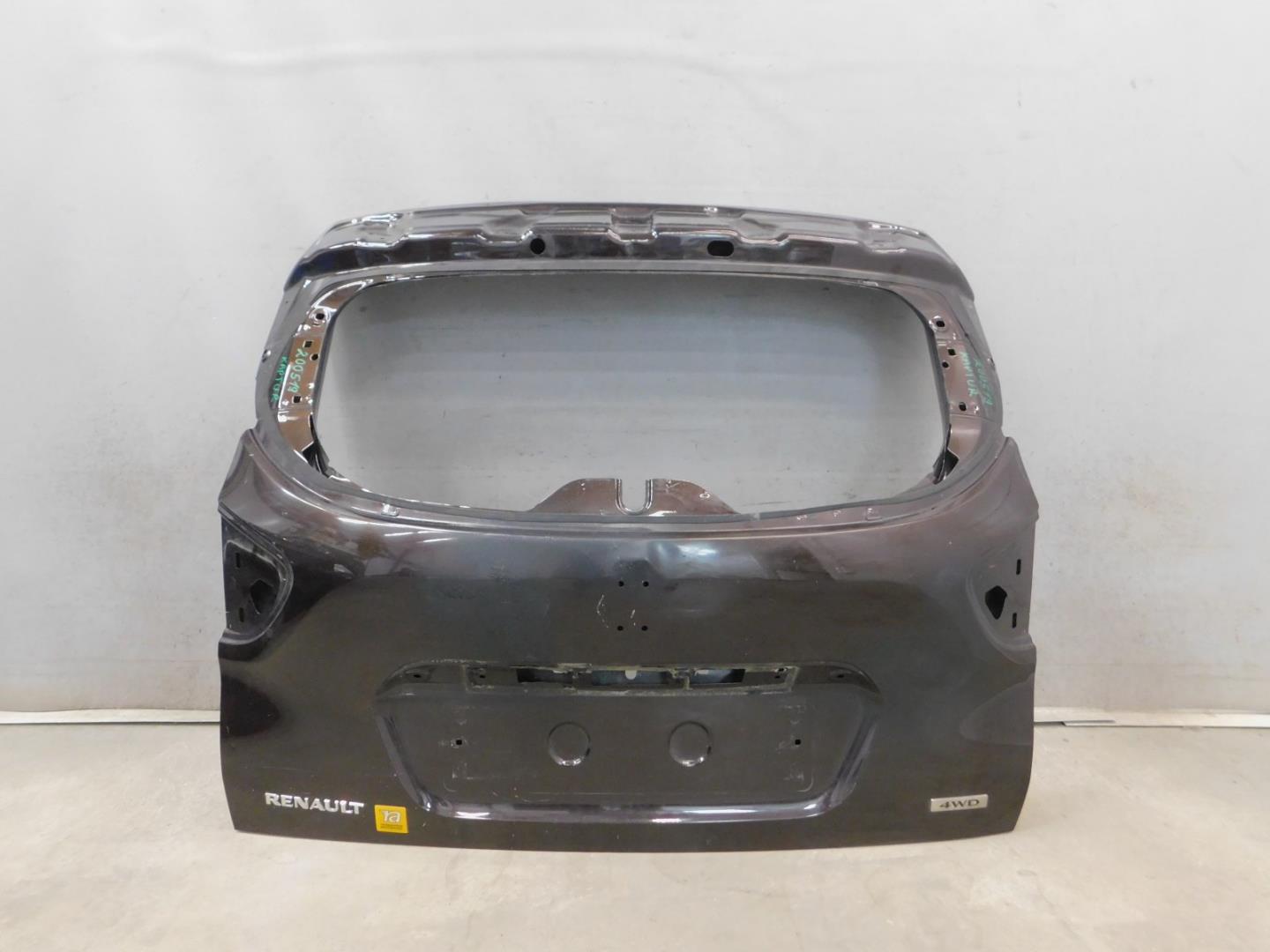 Дверь багажника