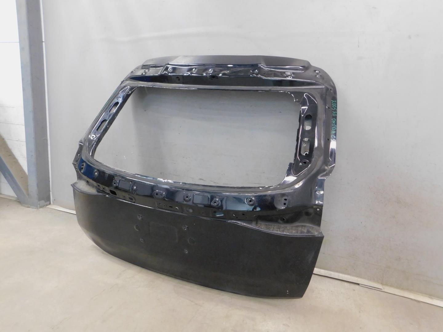 Дверь багажника