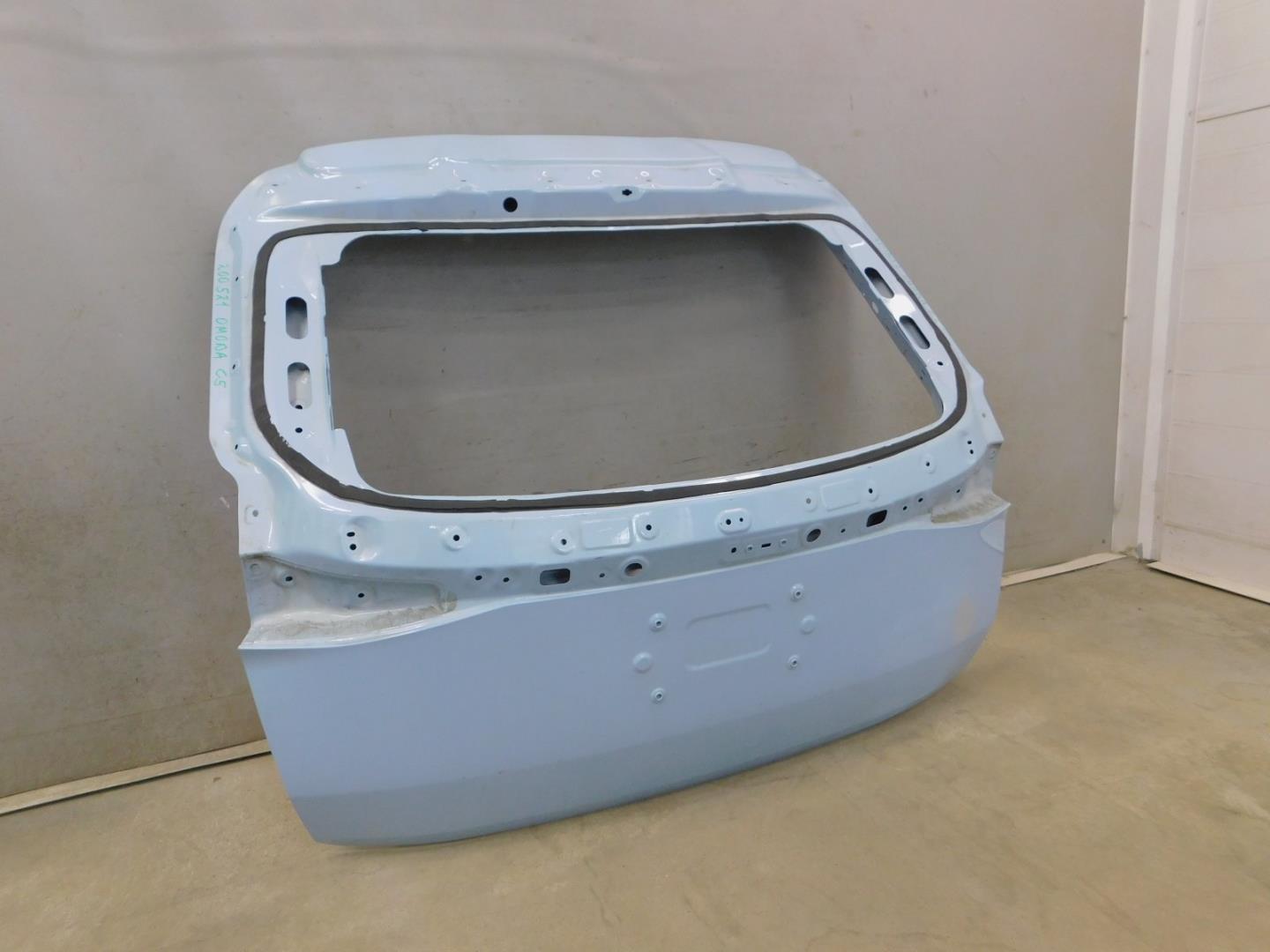 Дверь багажника