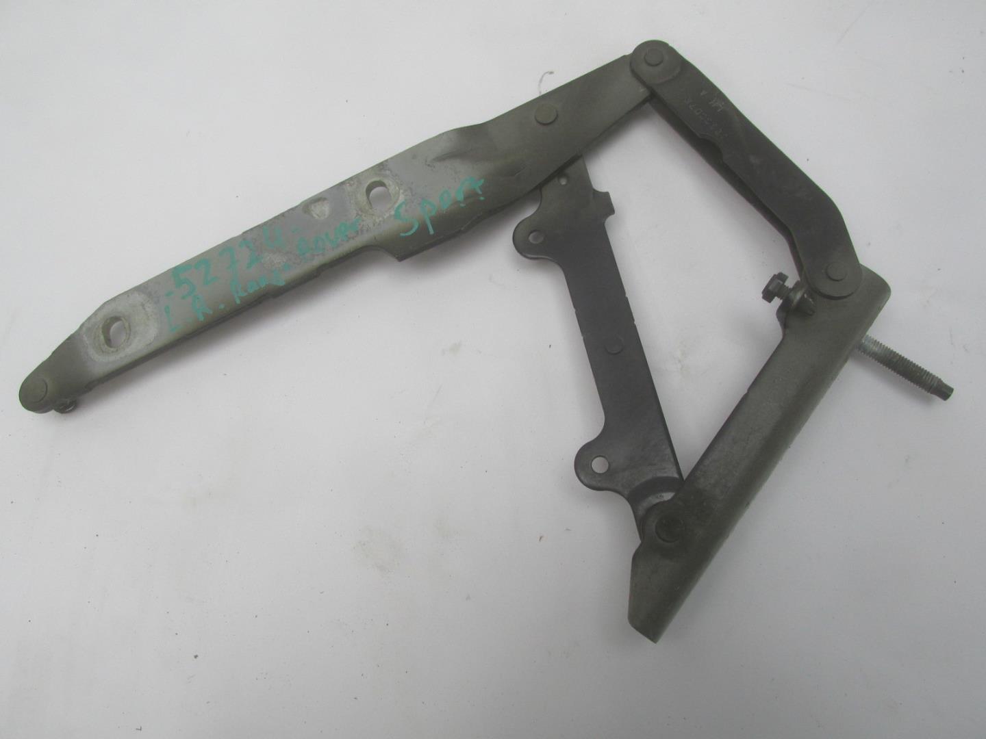 Петля капота левая