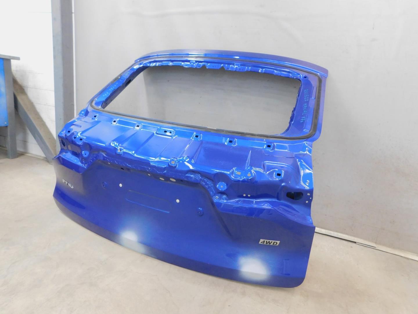 Дверь багажника