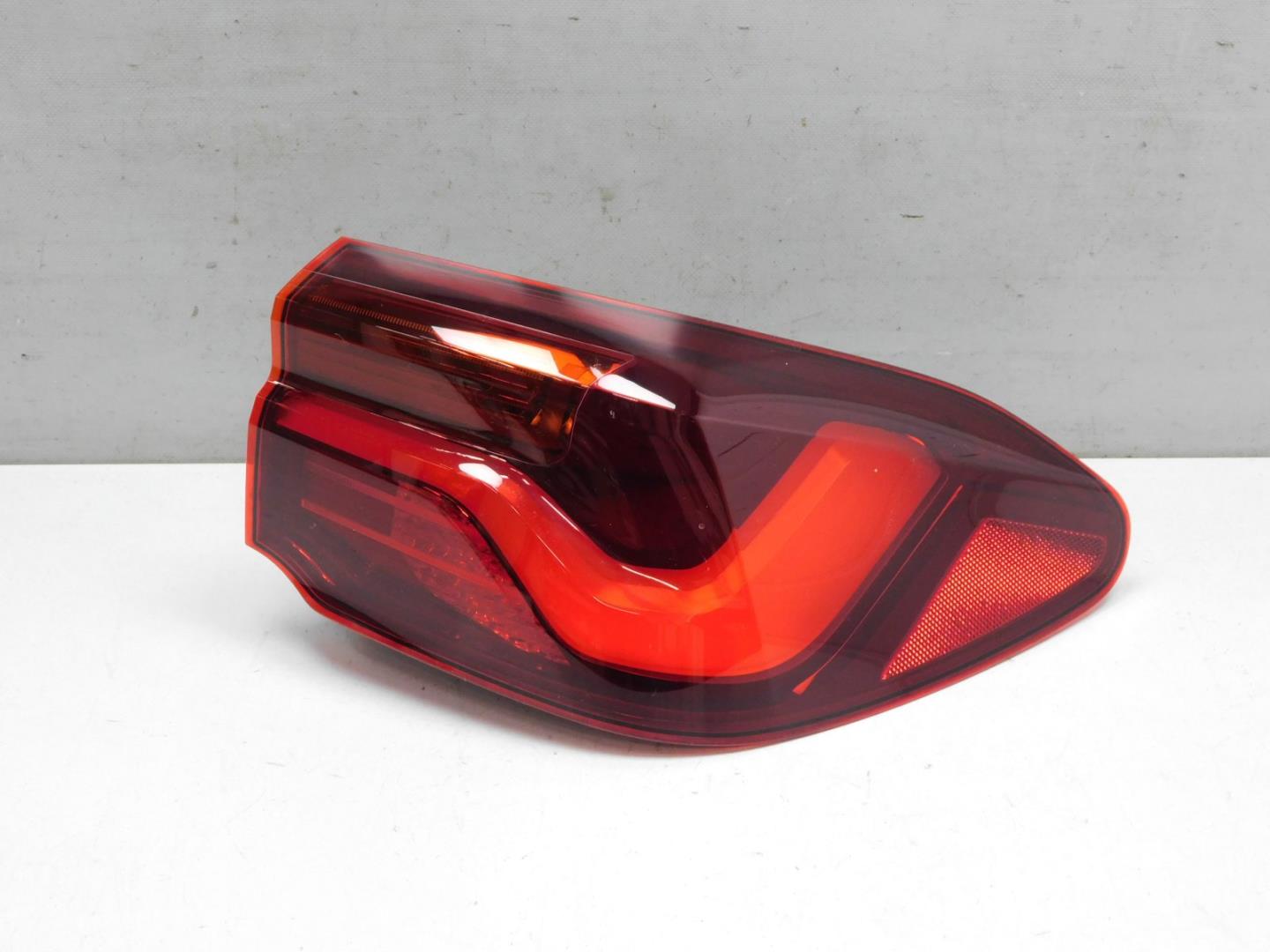 Фонарь задний наружный левый