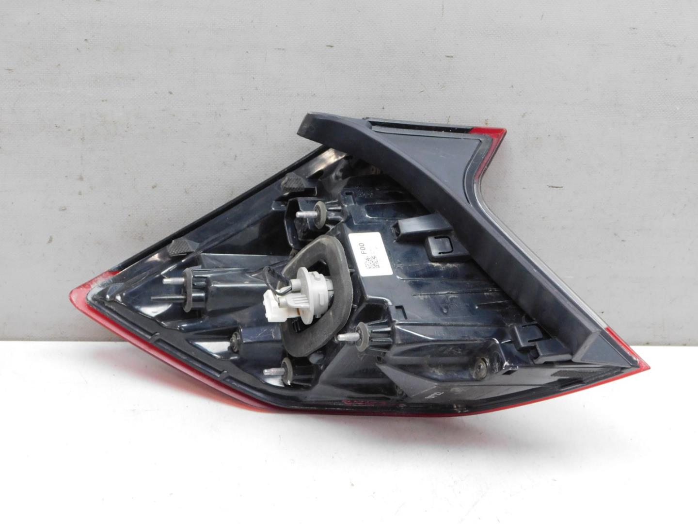 Фонарь задний наружный правый