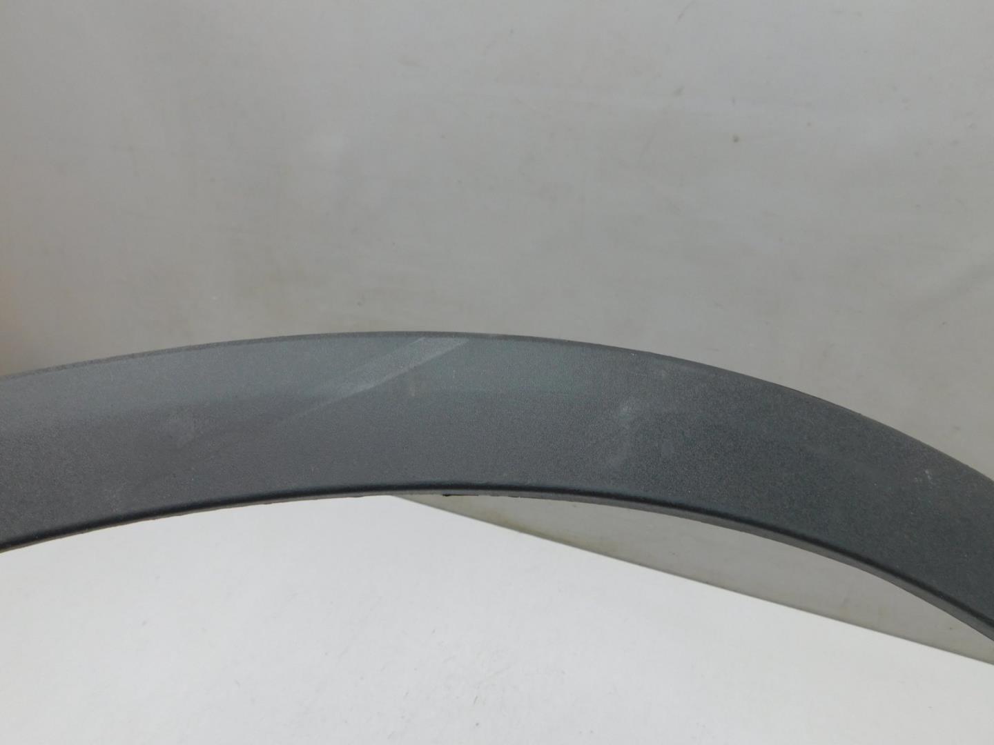 Накладка переднего крыла правого