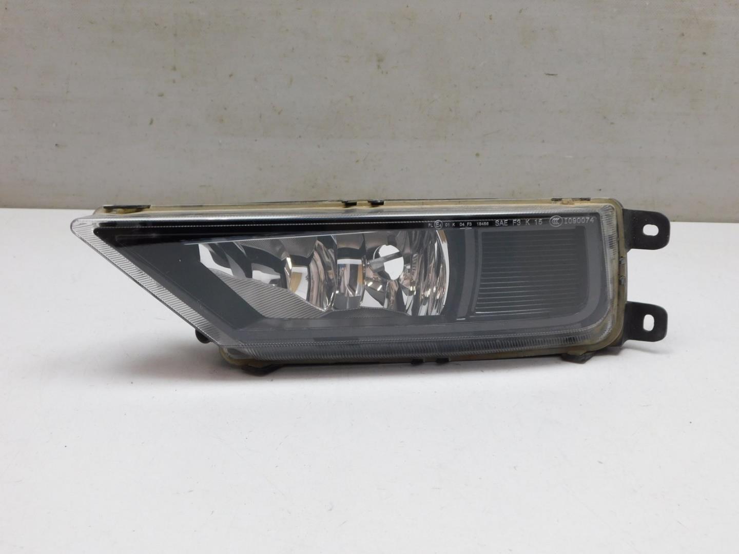 Фара противотуманная левая