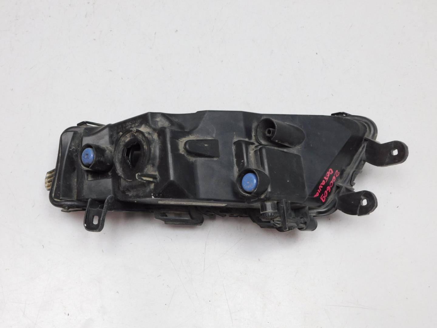 Фара противотуманная левая