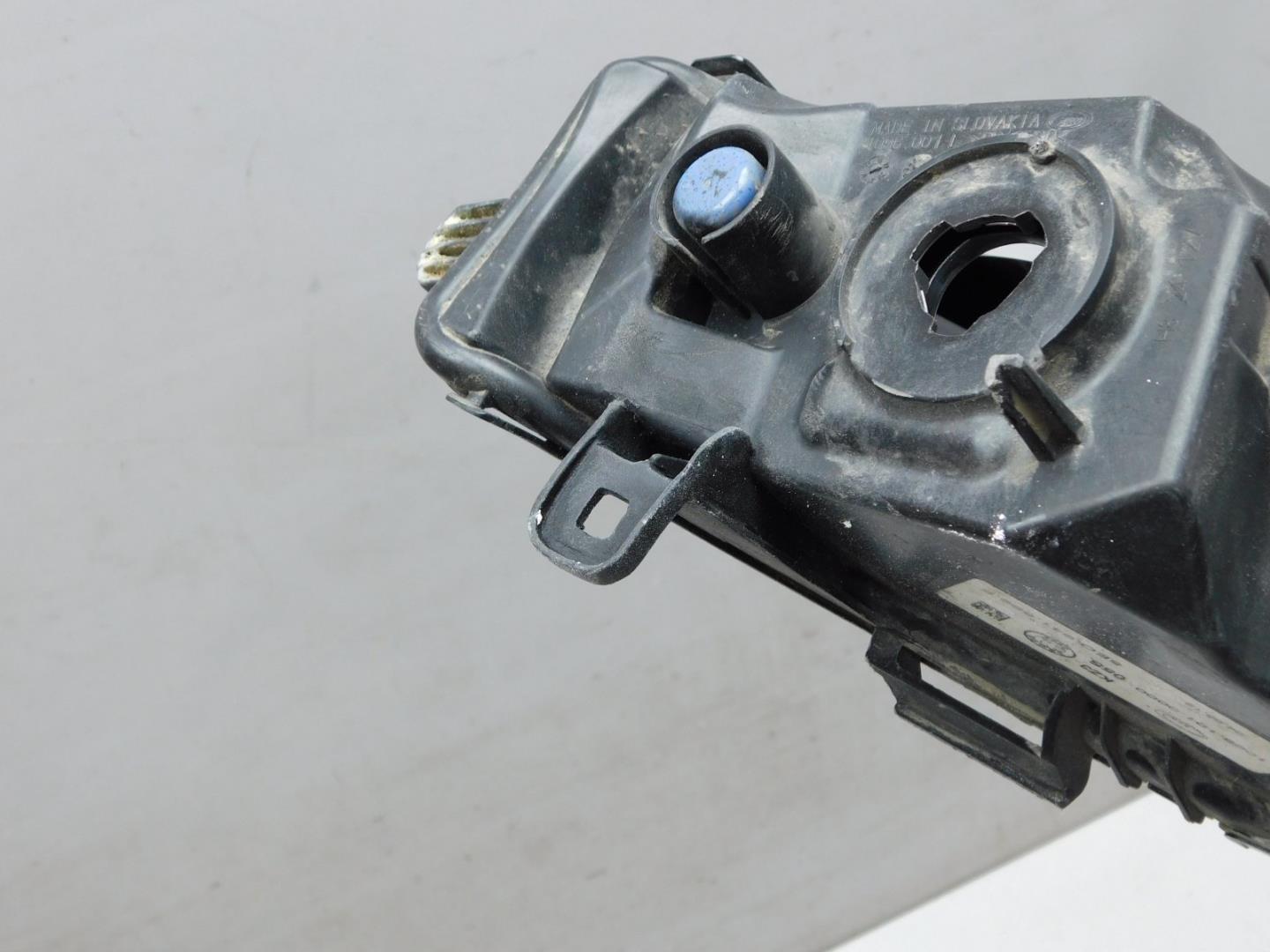 Фара противотуманная левая