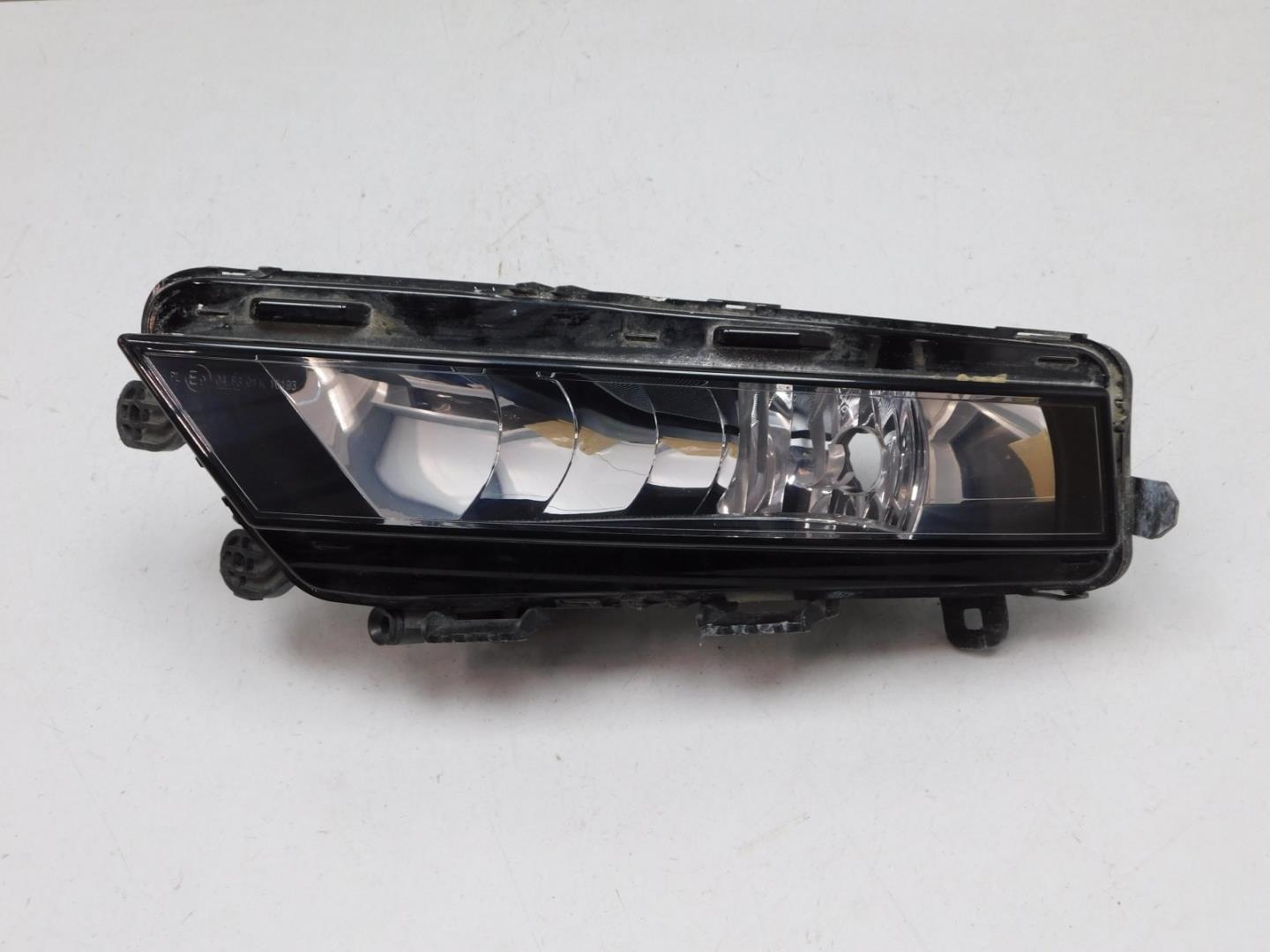 Фара противотуманная левая