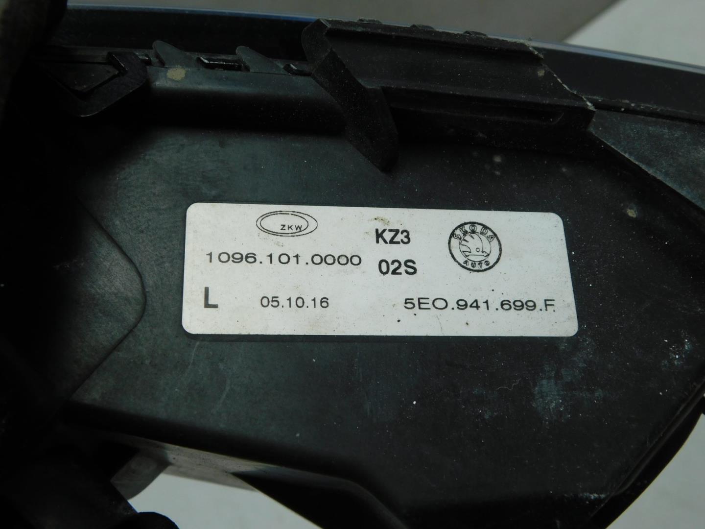 Фара противотуманная левая