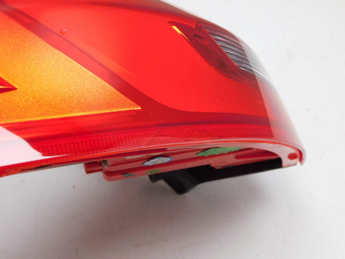 Фонарь задний наружный левый