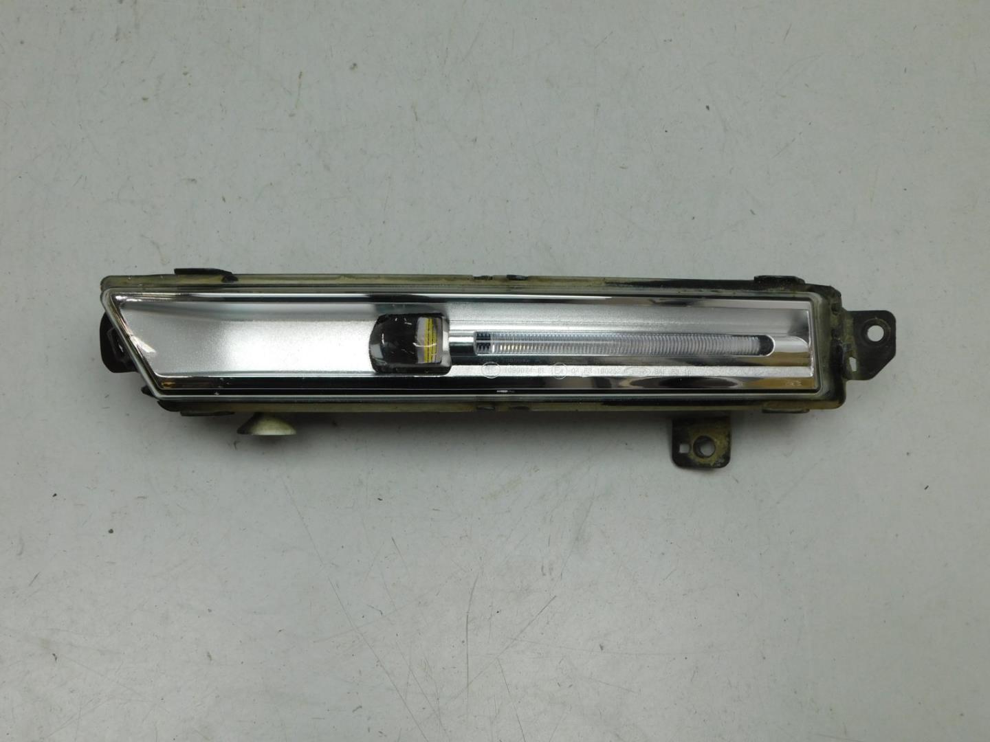 Фара противотуманная левая