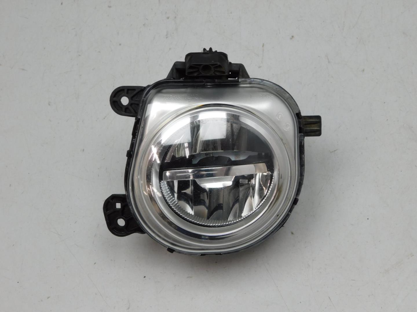 Фара противотуманная левая