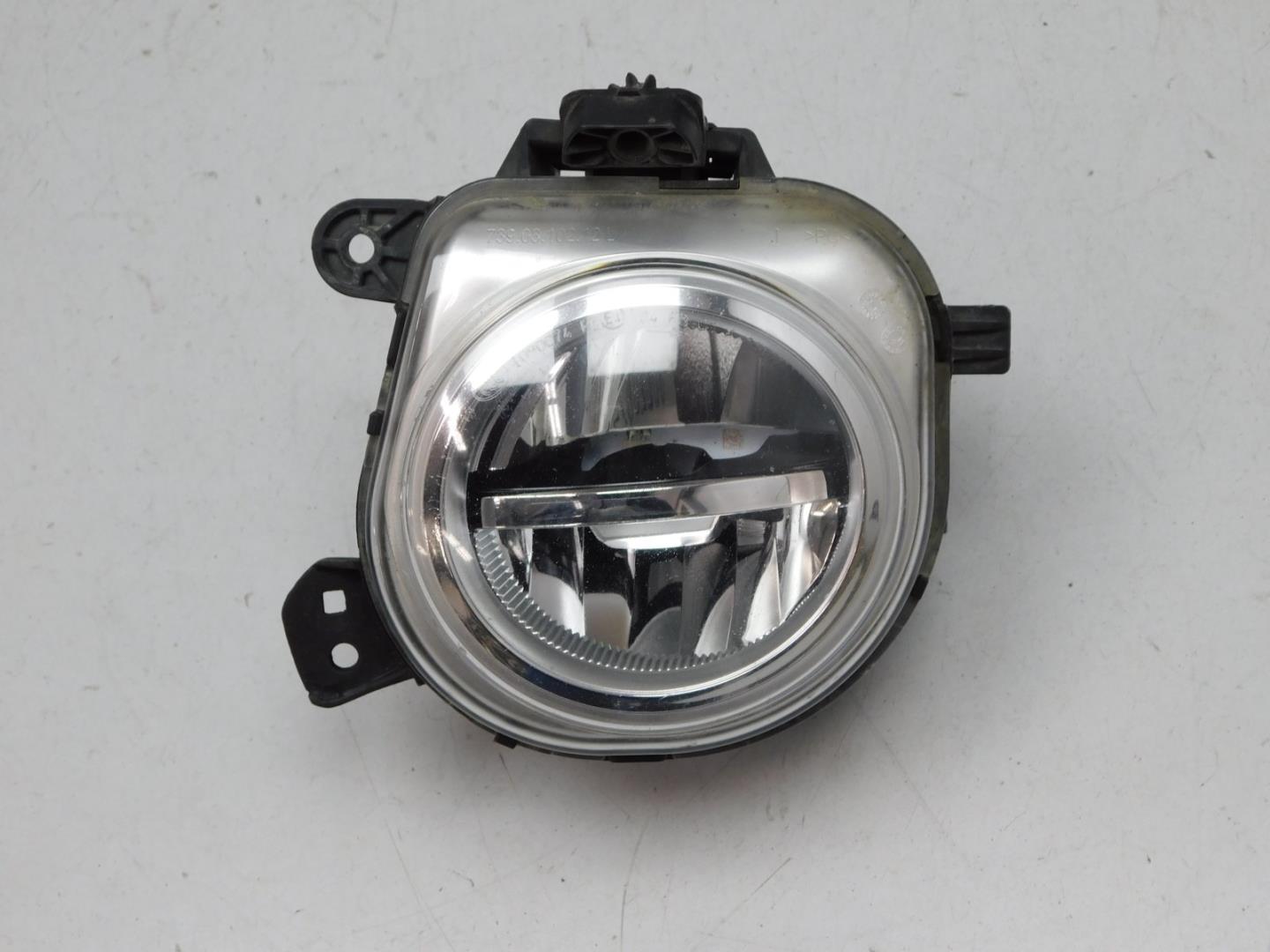 Фара противотуманная левая