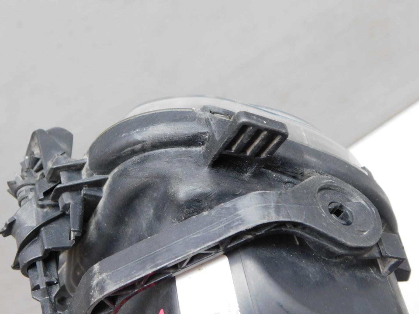 Фара противотуманная правая