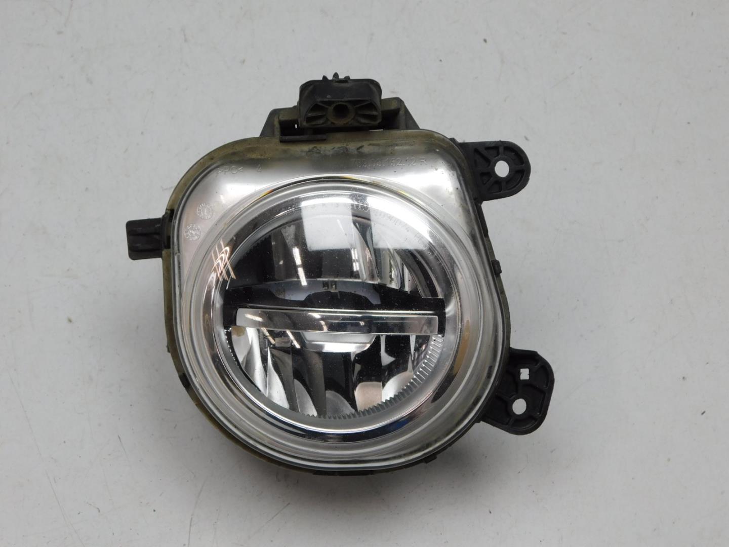 Фара противотуманная правая