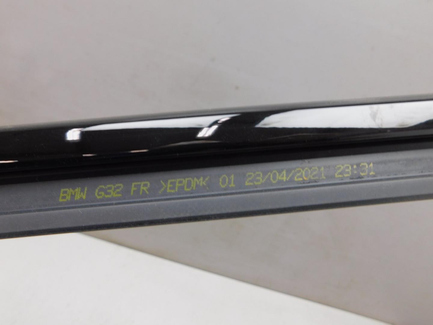 Накладка стекла переднего правого