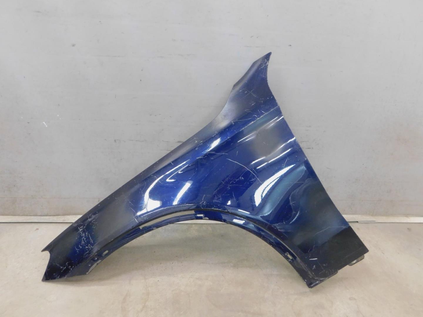 Крыло переднее левое