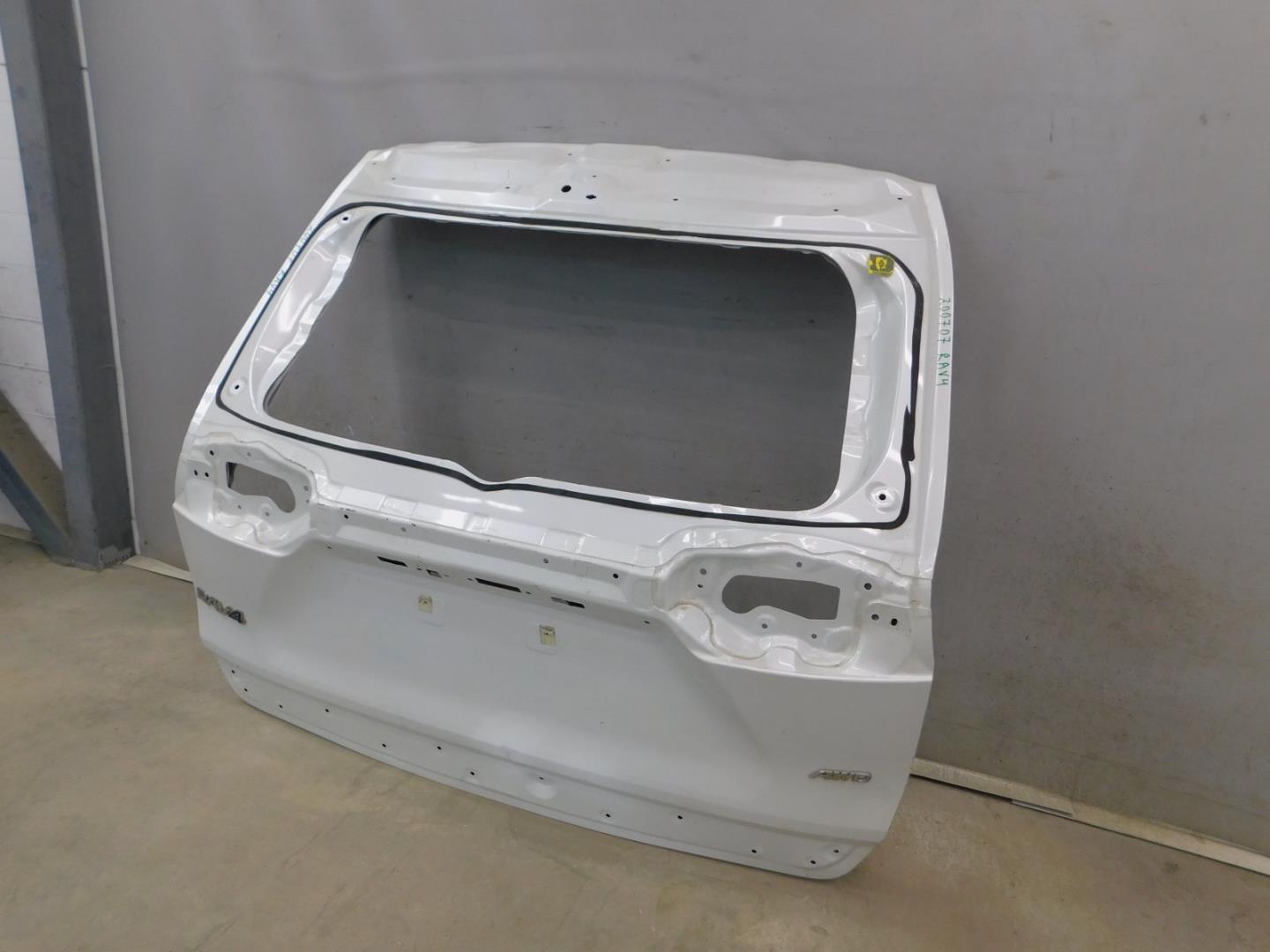 Дверь багажника