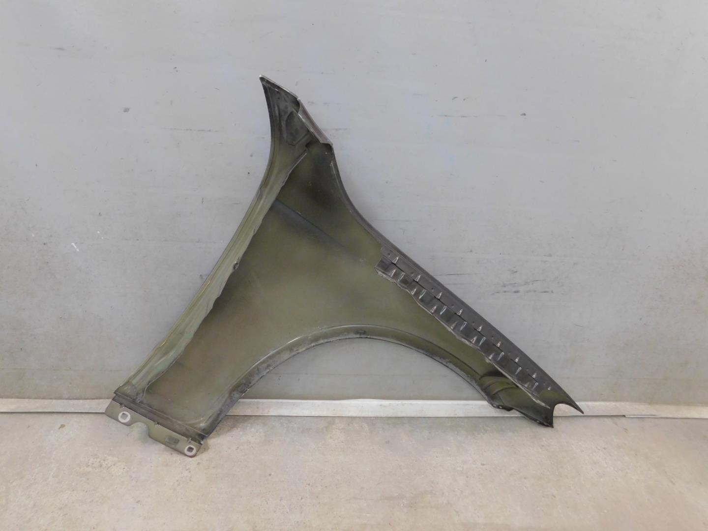 Крыло переднее левое