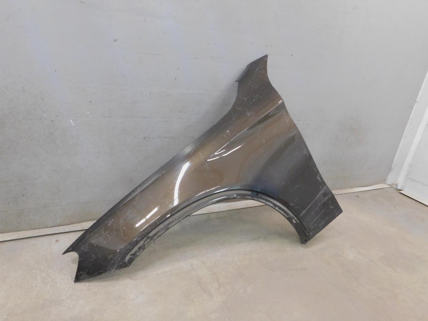 Крыло переднее левое