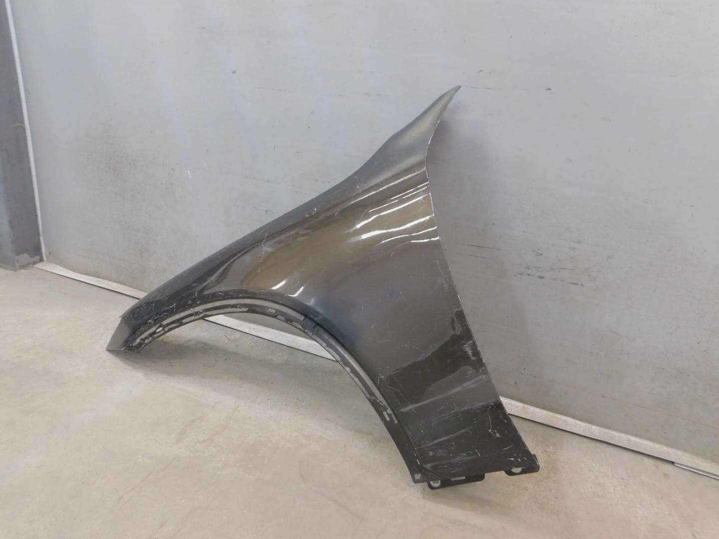 Крыло переднее левое