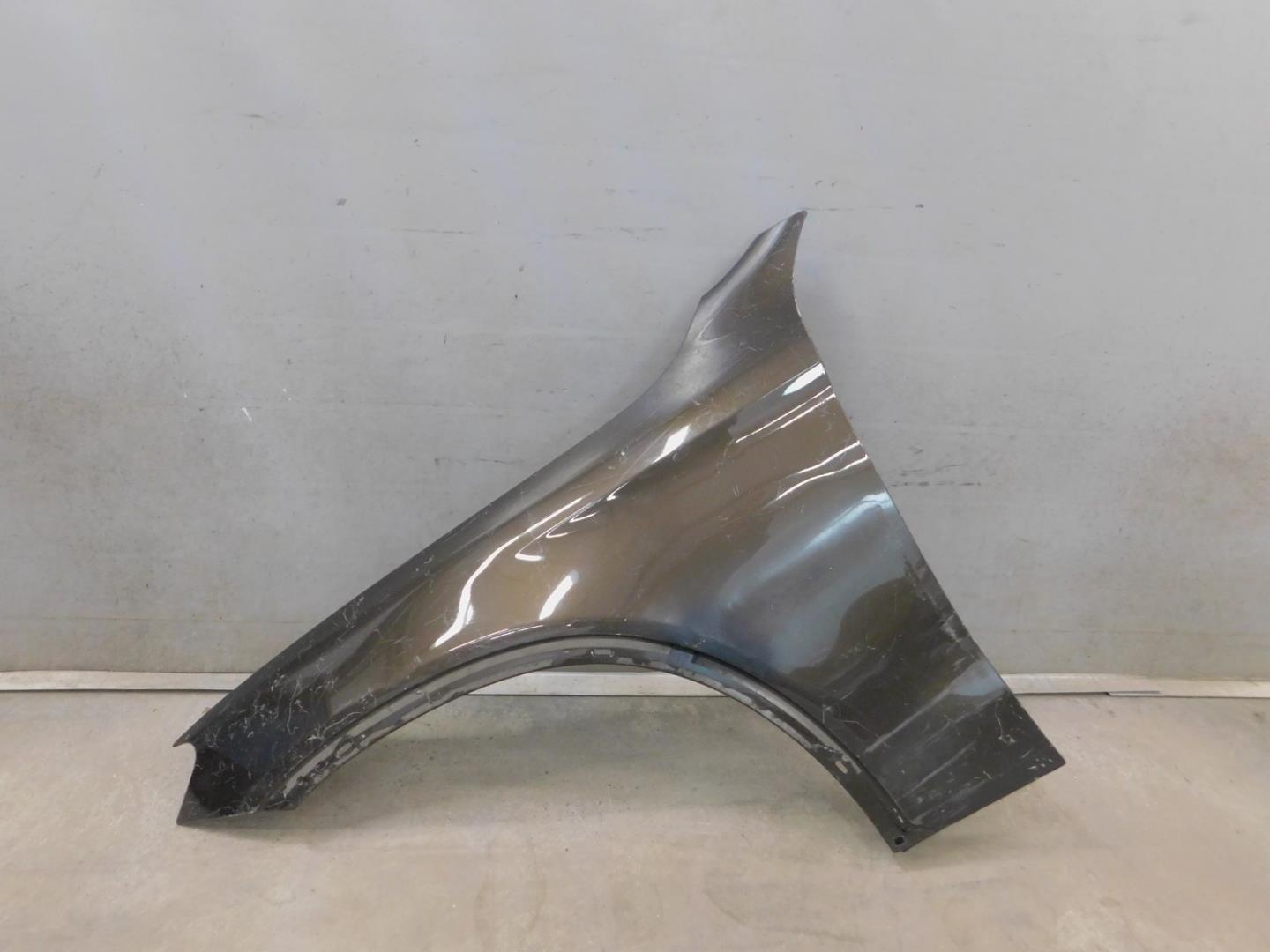 Крыло переднее левое