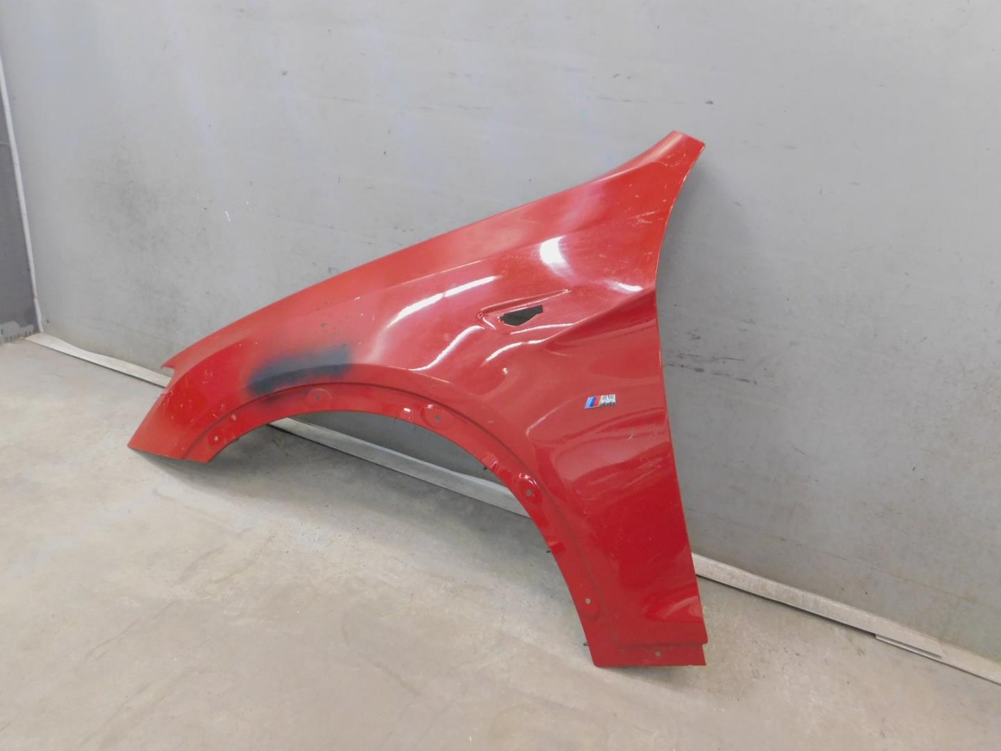 Крыло переднее левое