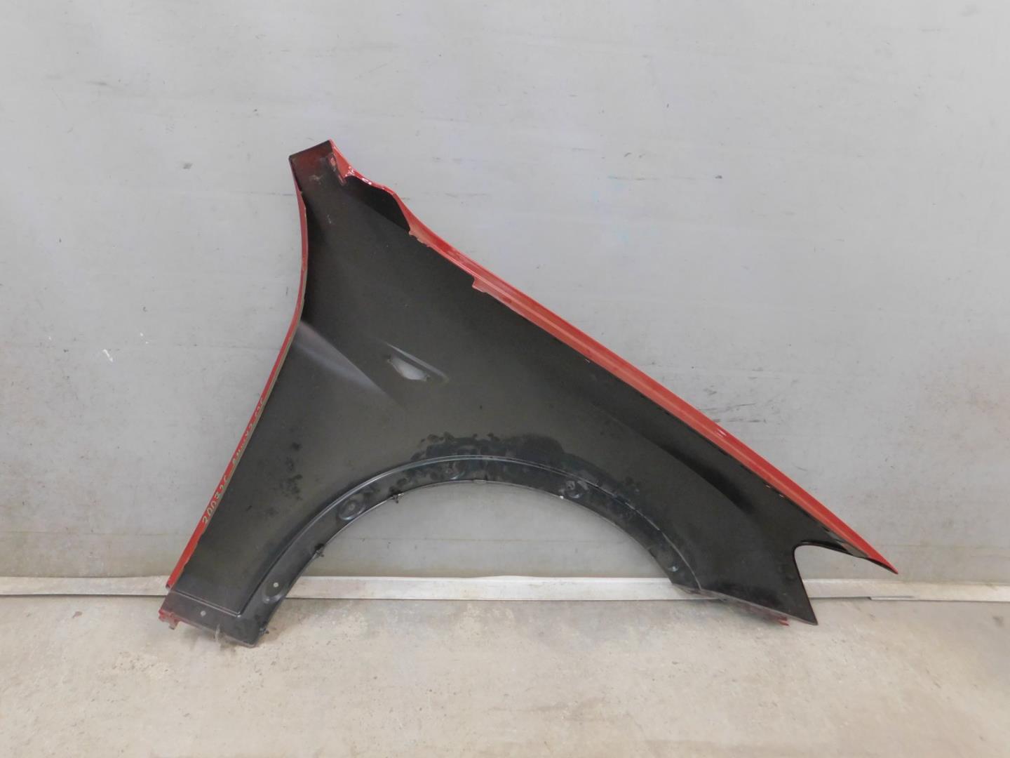 Крыло переднее левое