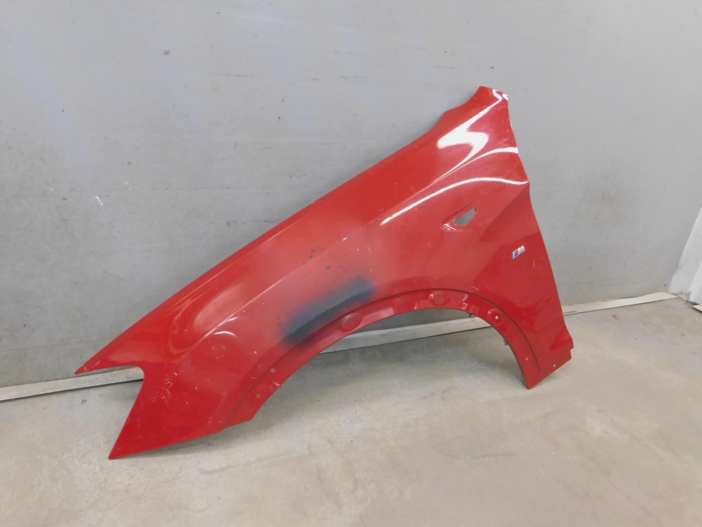 Крыло переднее левое