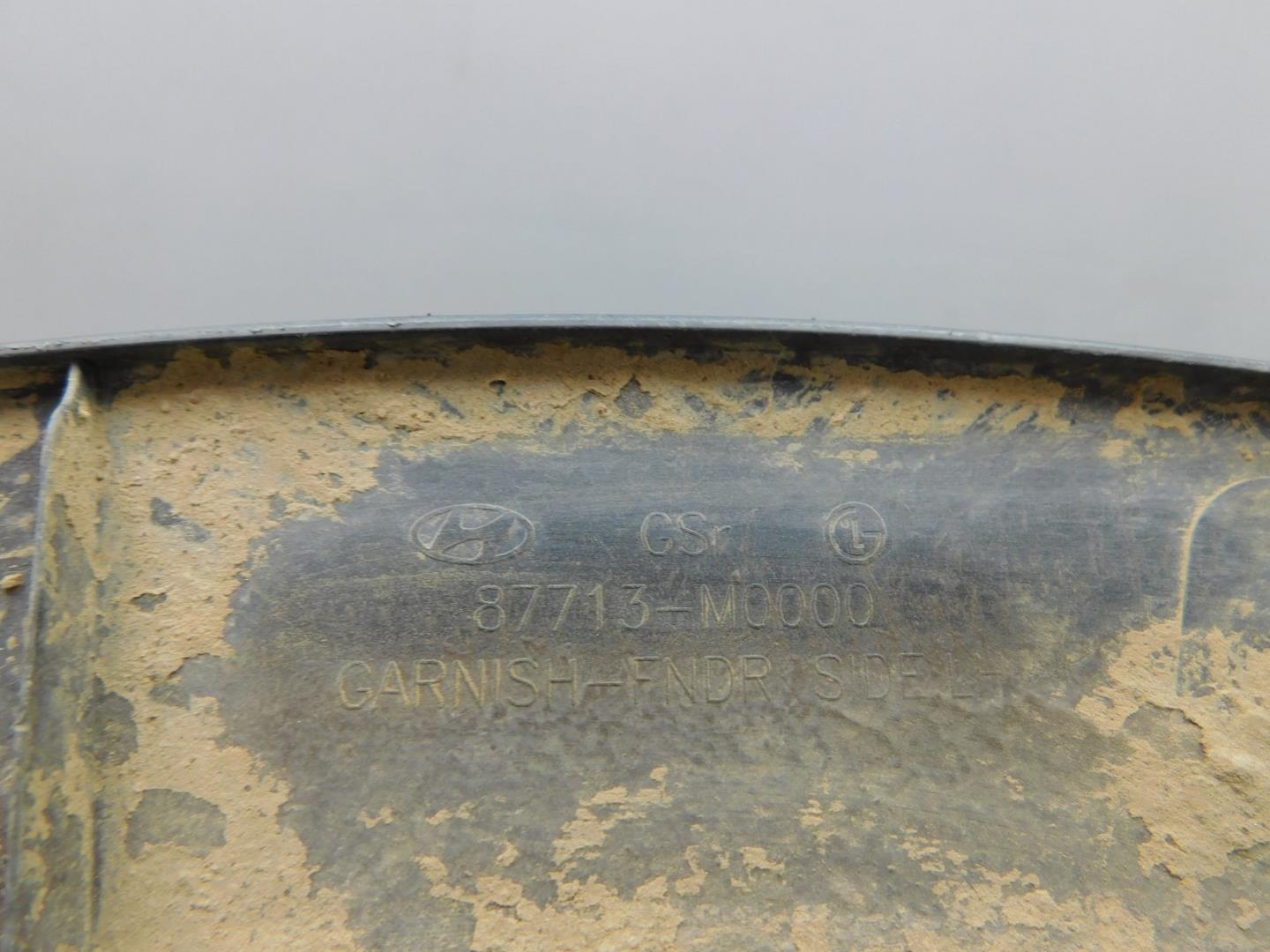 Накладка переднего крыла левого