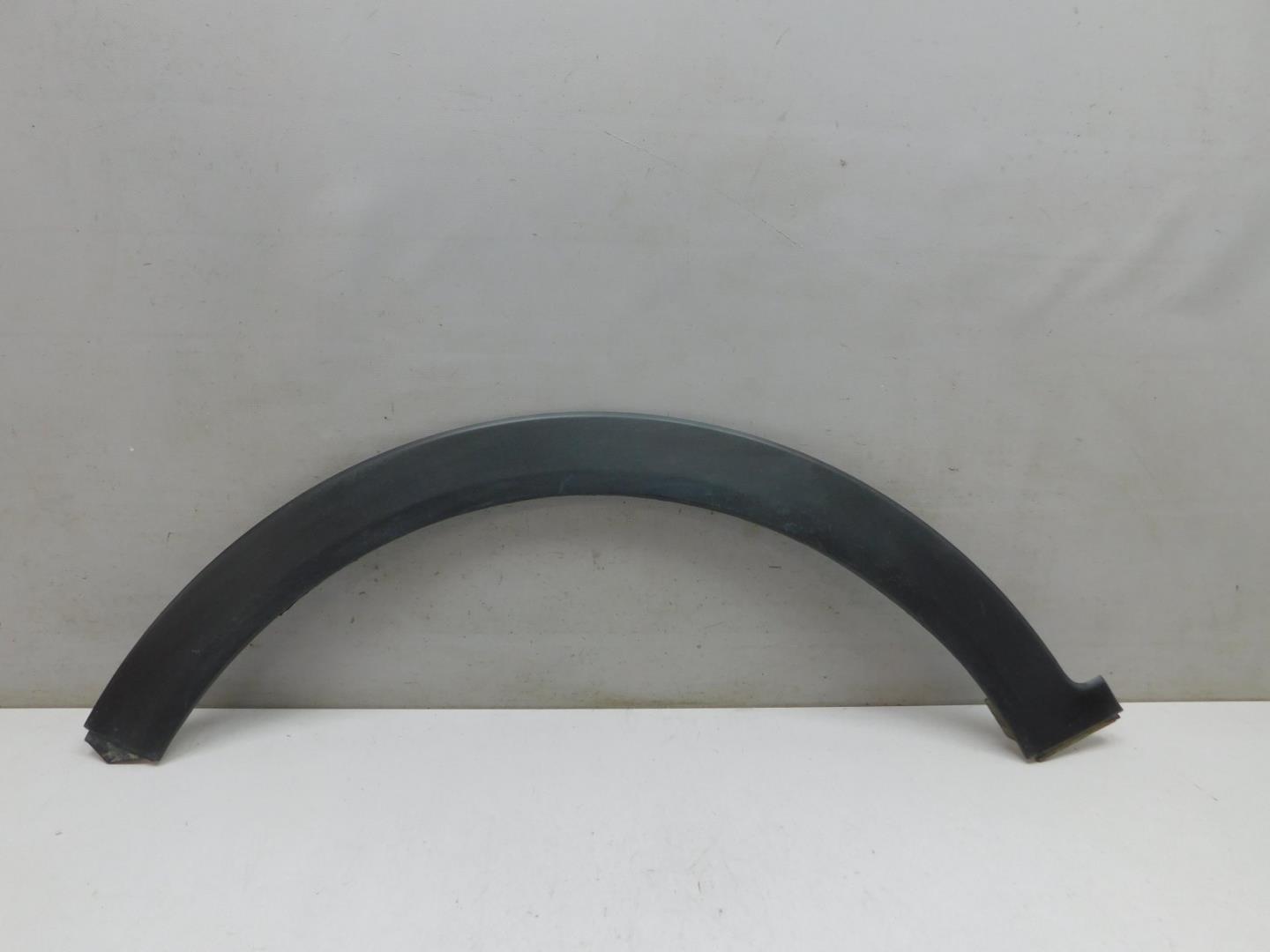 Накладка переднего крыла левого