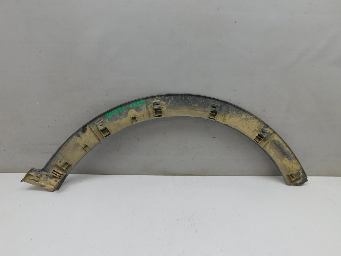 Накладка переднего крыла левого