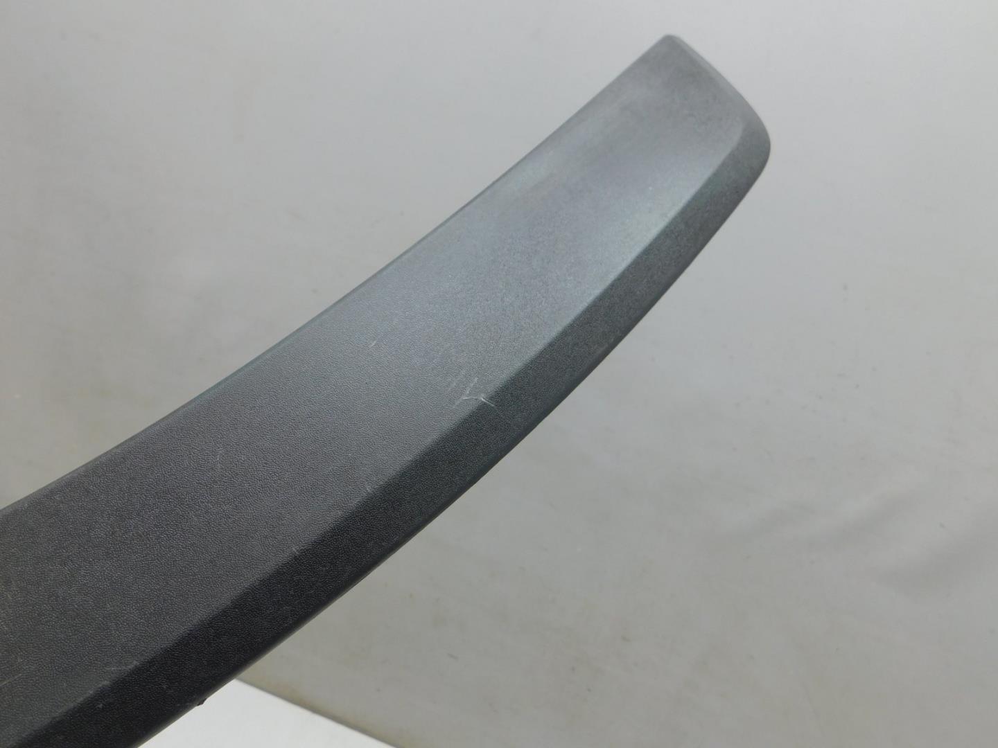 Накладка переднего крыла правого