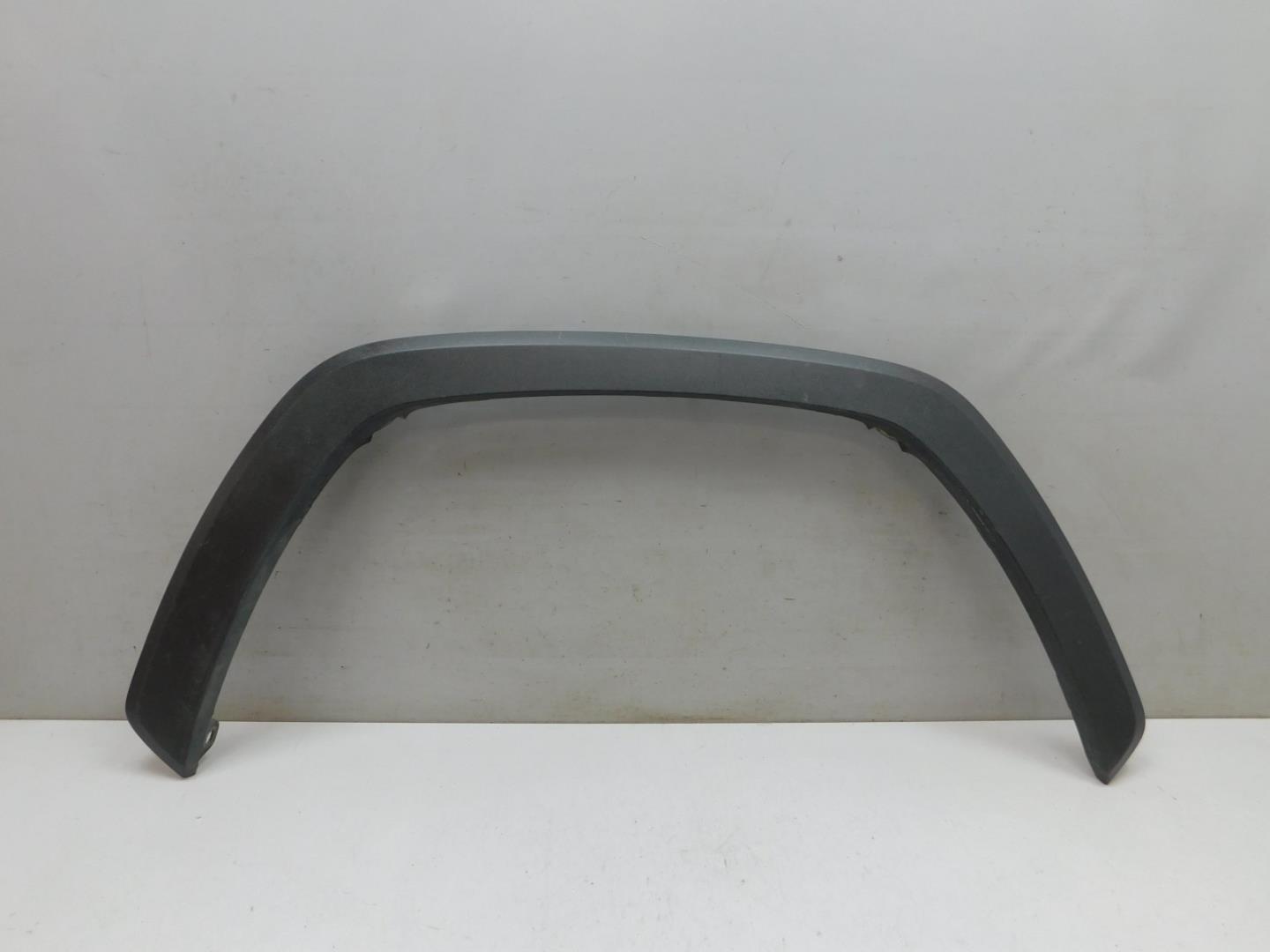 Накладка переднего крыла правого