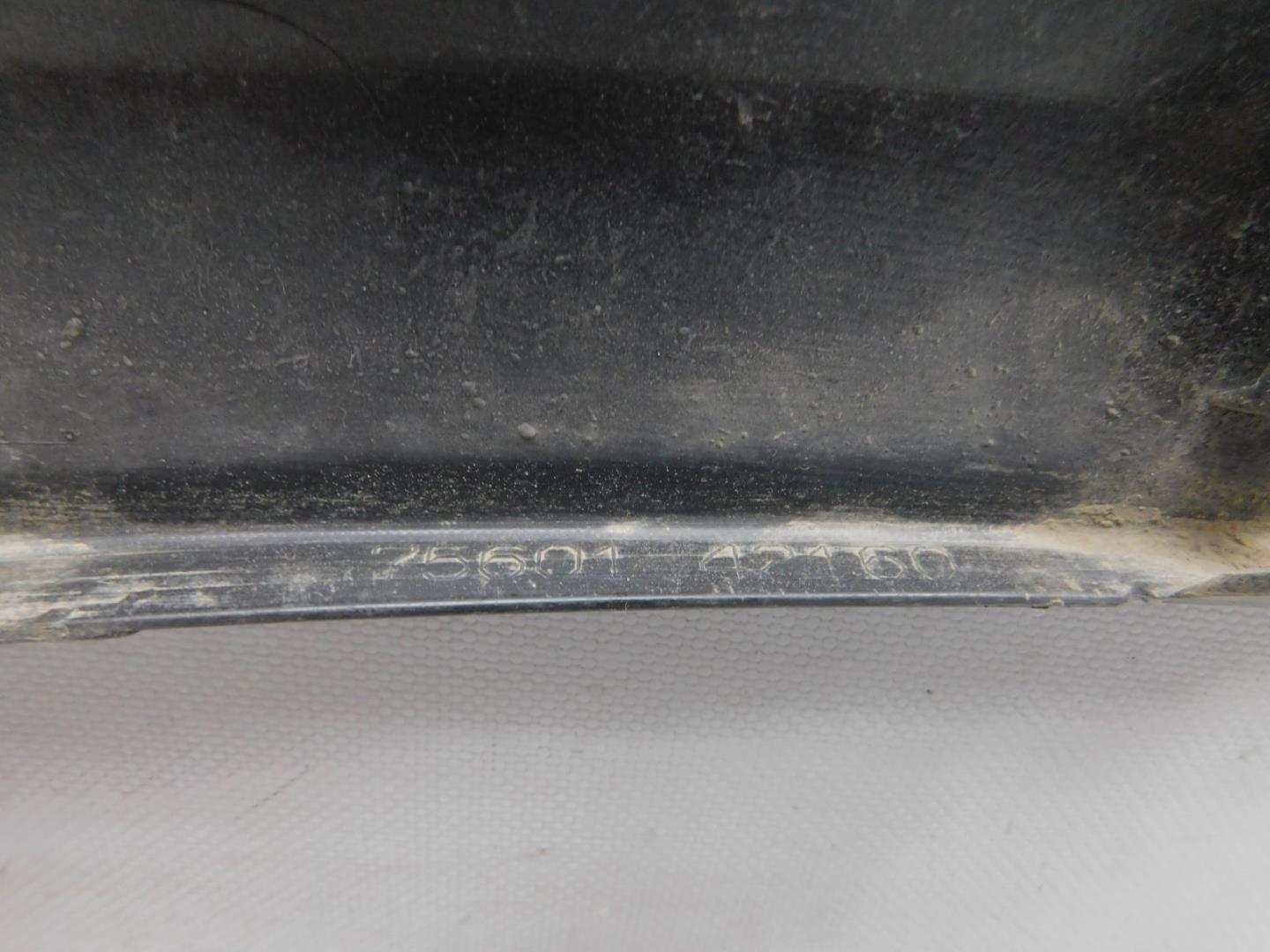 Накладка переднего крыла правого