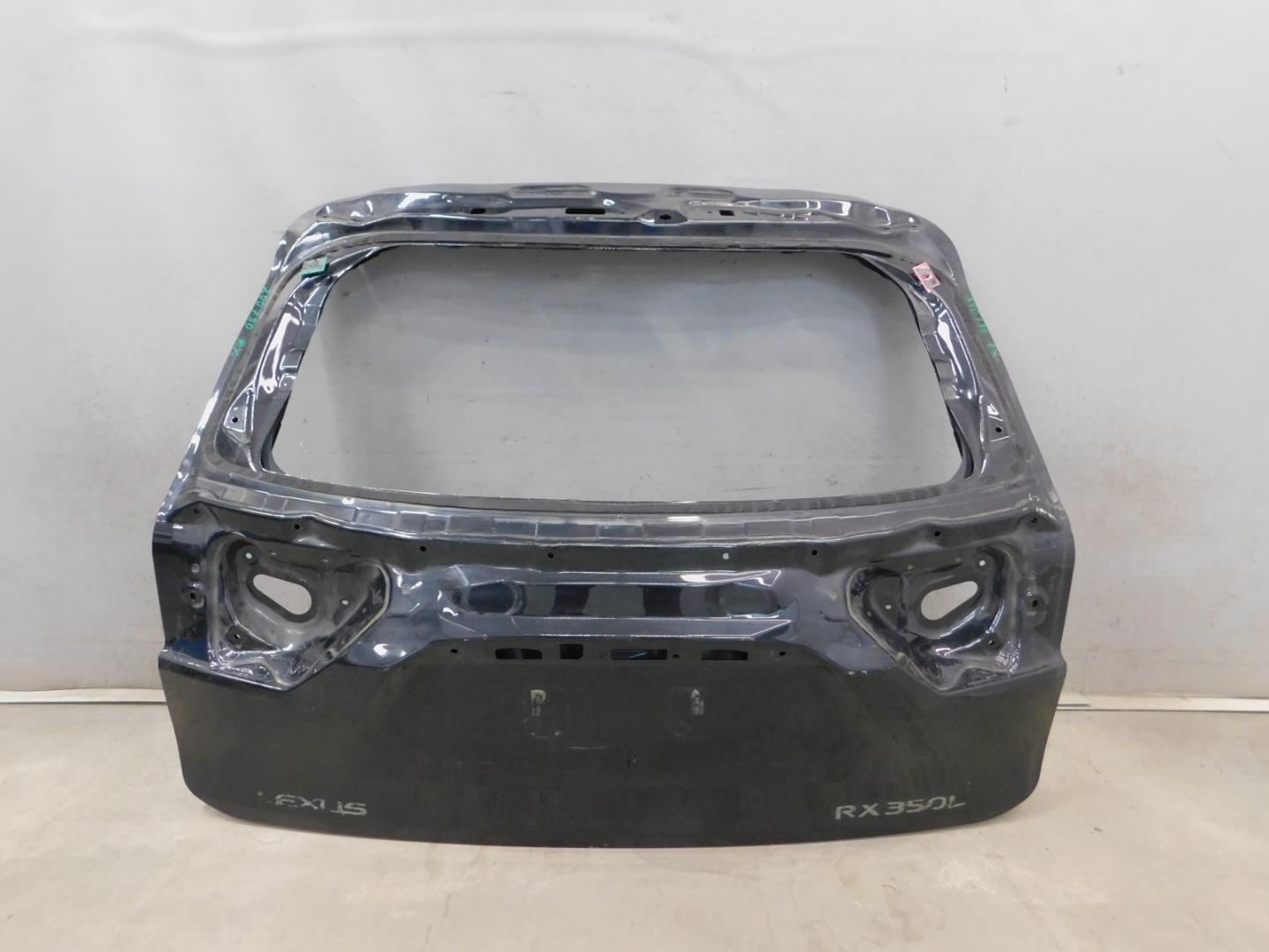 Дверь багажника