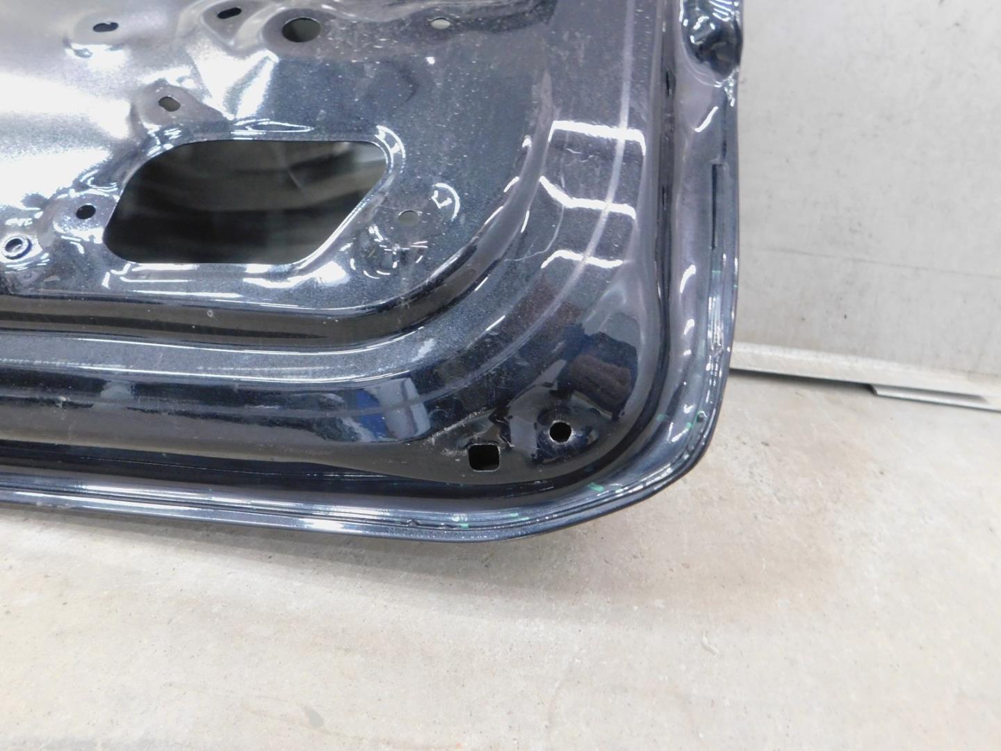 Дверь багажника