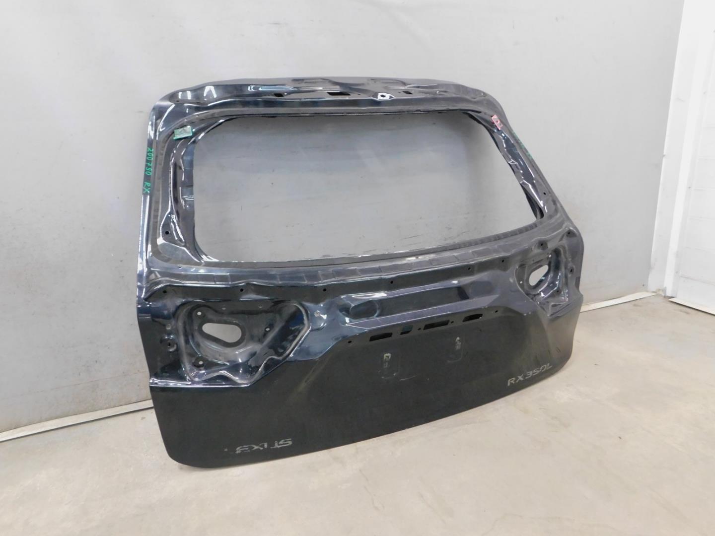 Дверь багажника