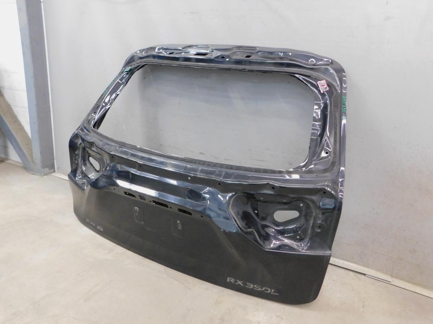 Дверь багажника