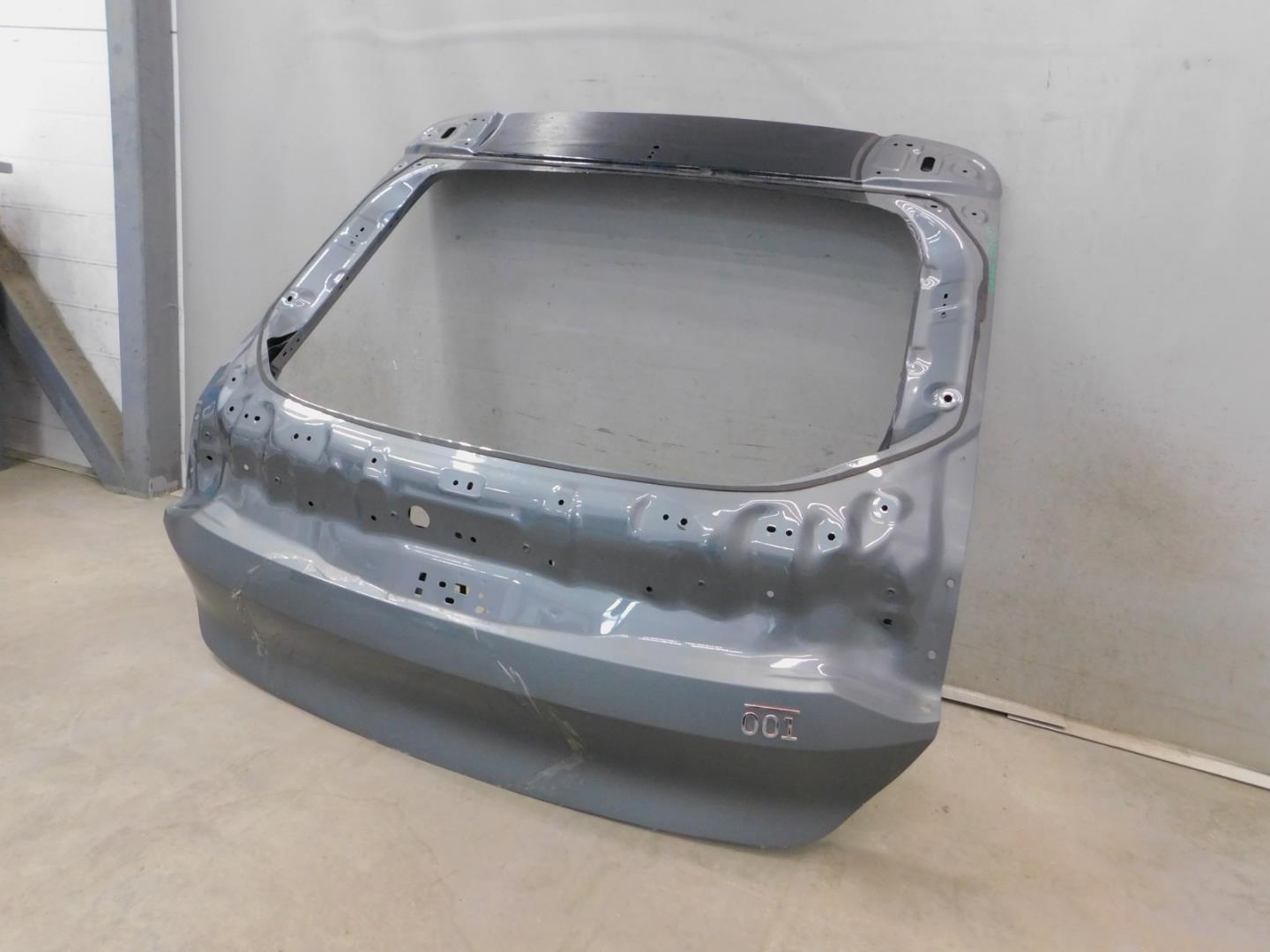 Дверь багажника