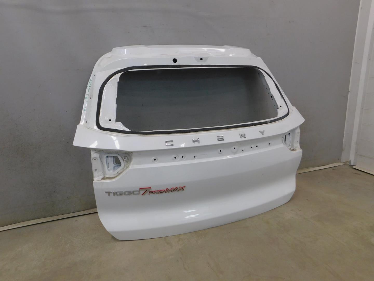 Дверь багажника