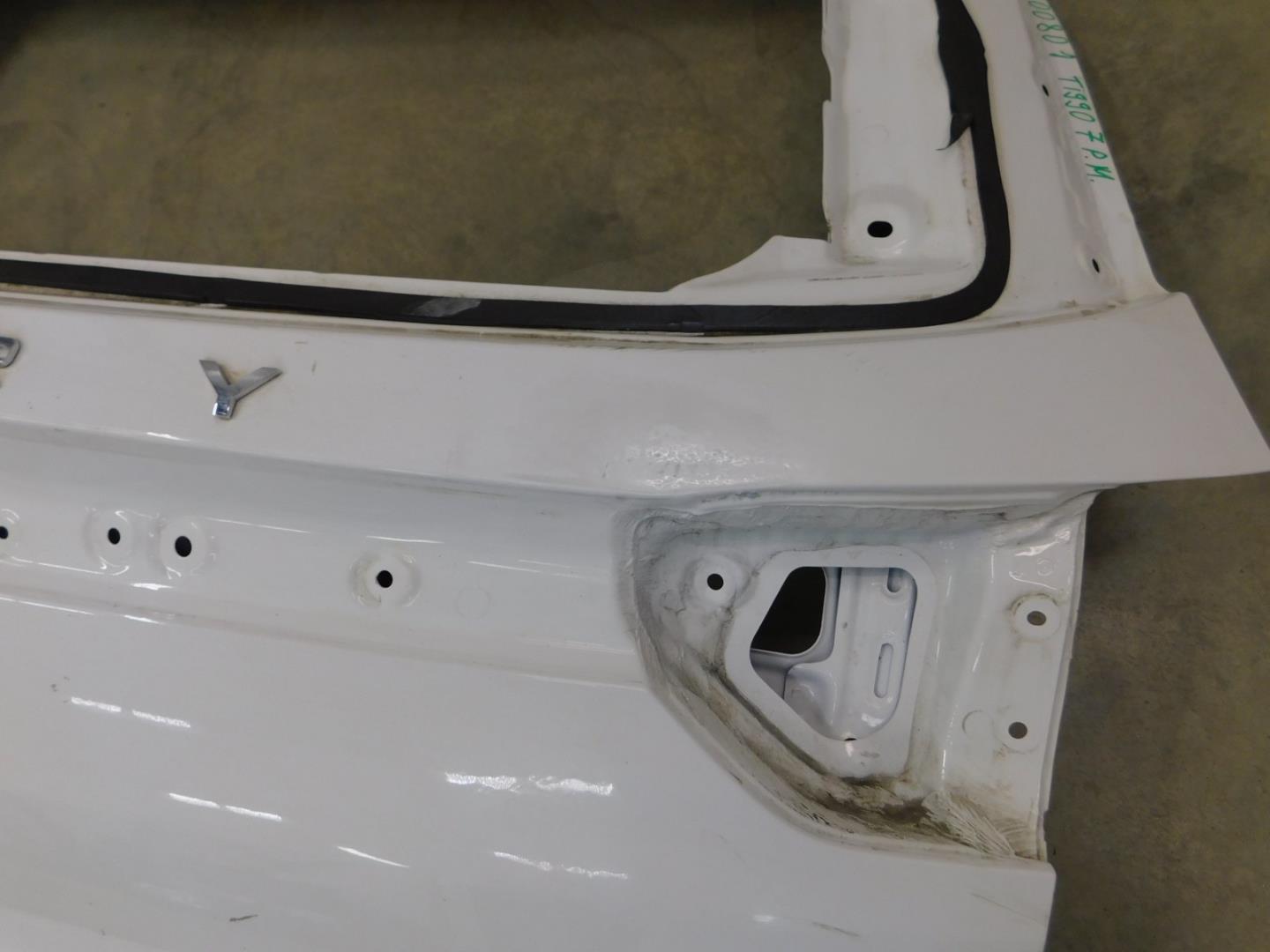 Дверь багажника