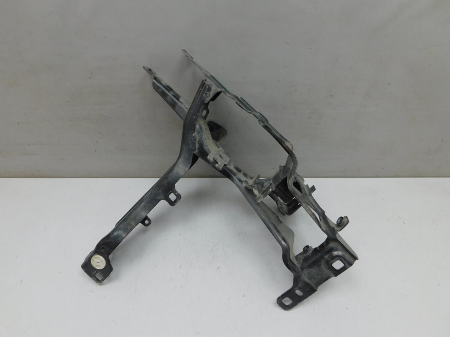 Крепеж фары