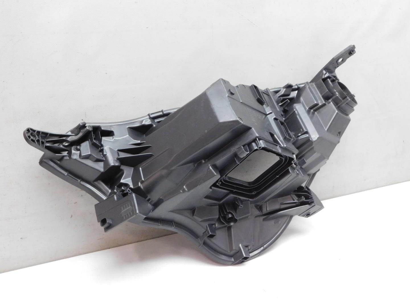 Корпус фары правой