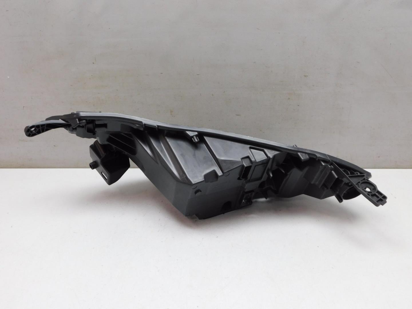 Корпус фары правой