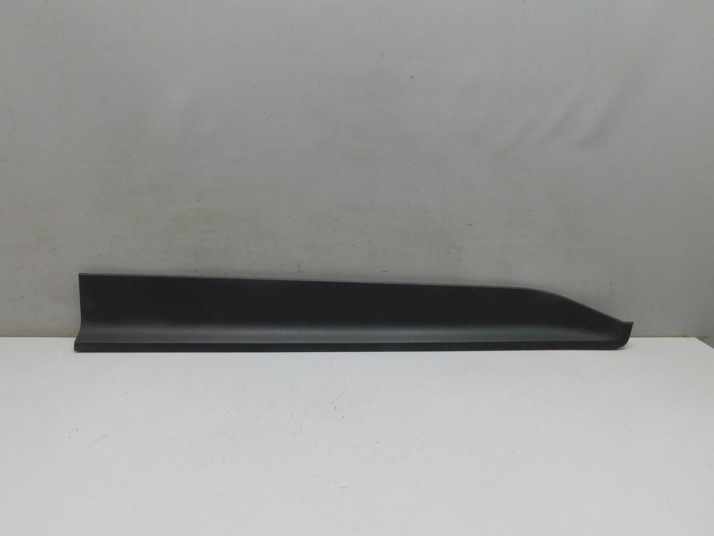 Накладка двери передней правой