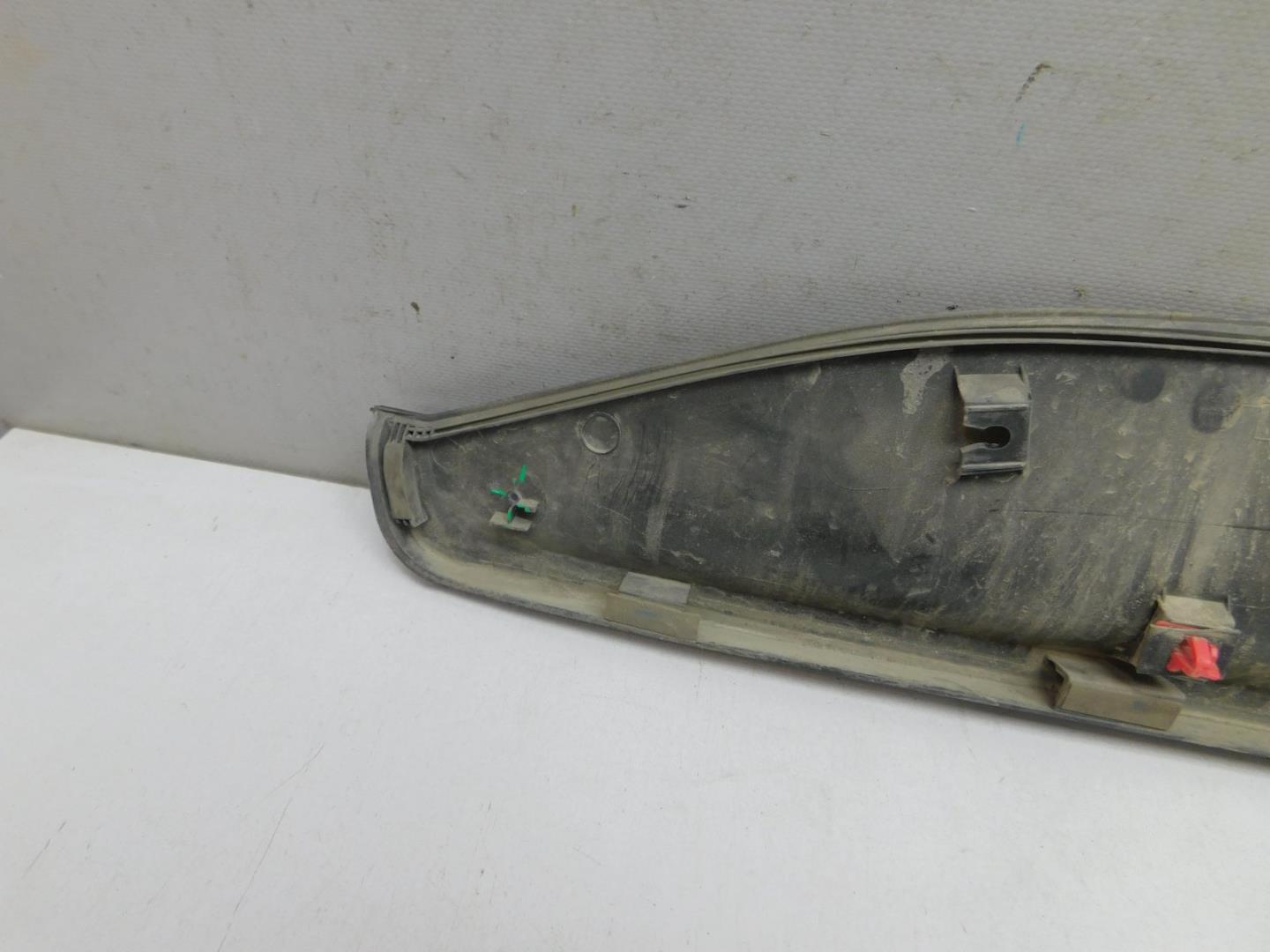 Накладка двери передней правой