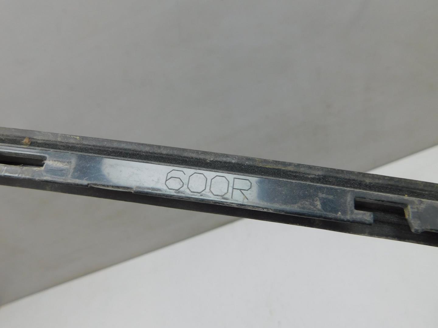 Молдинг лобового стекла